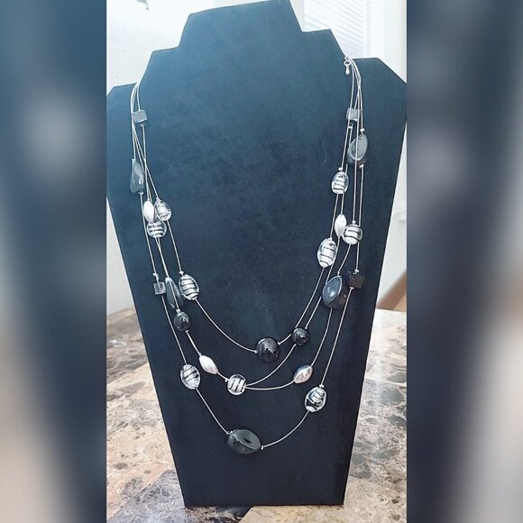Statement Multi Crystal Tone's Necklace.🌴 - Picture 1 of 3
